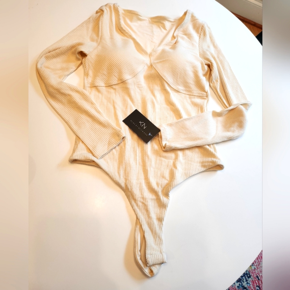 NWT Klassy Network Ribbed v-neck Bramisuit Cream size L